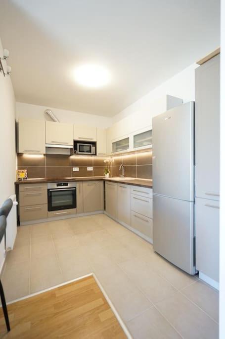 Sunny Apartment *